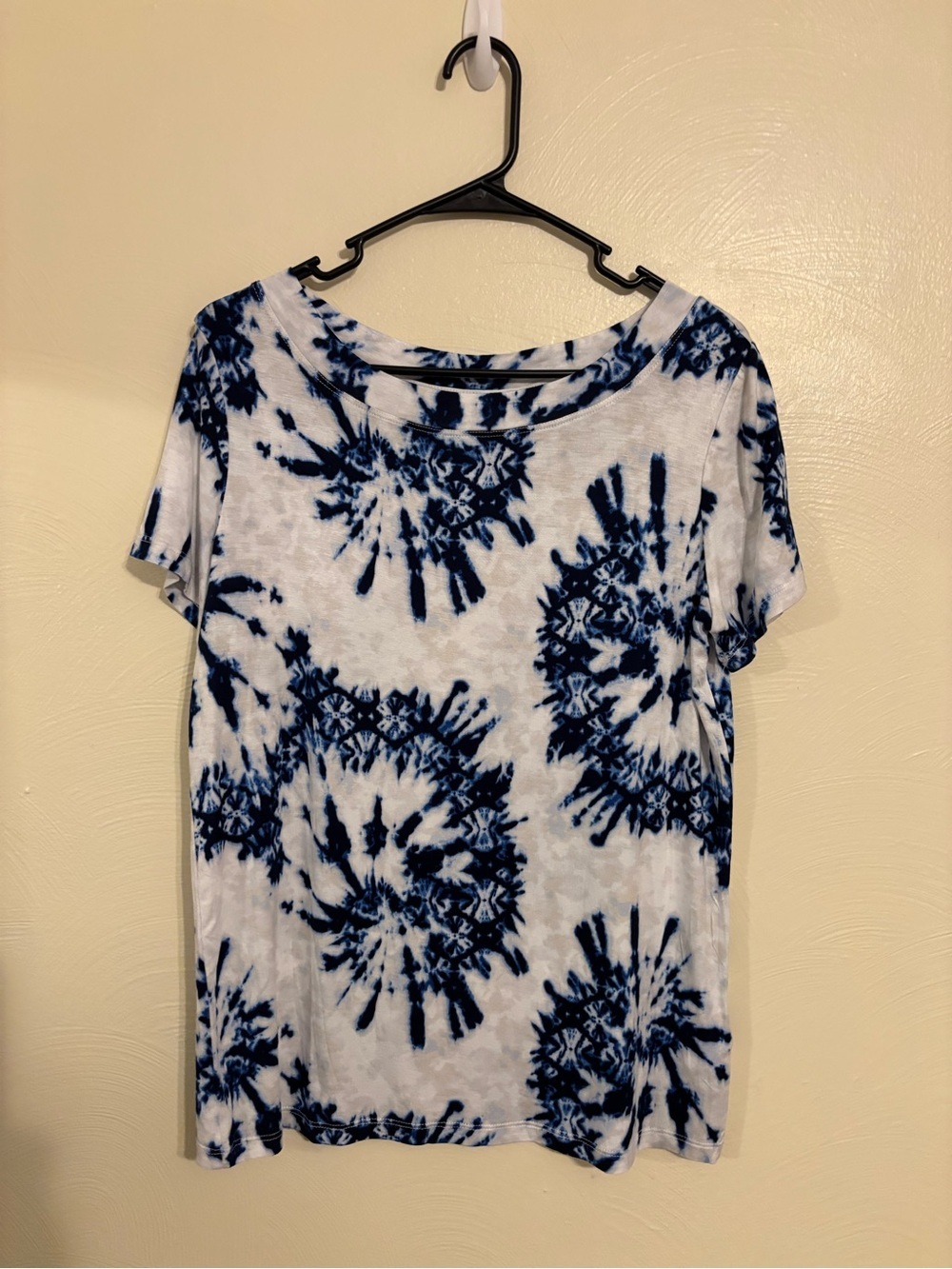Skye’s The Limit Blue White Tie Dye Short Sleeve Top Medium